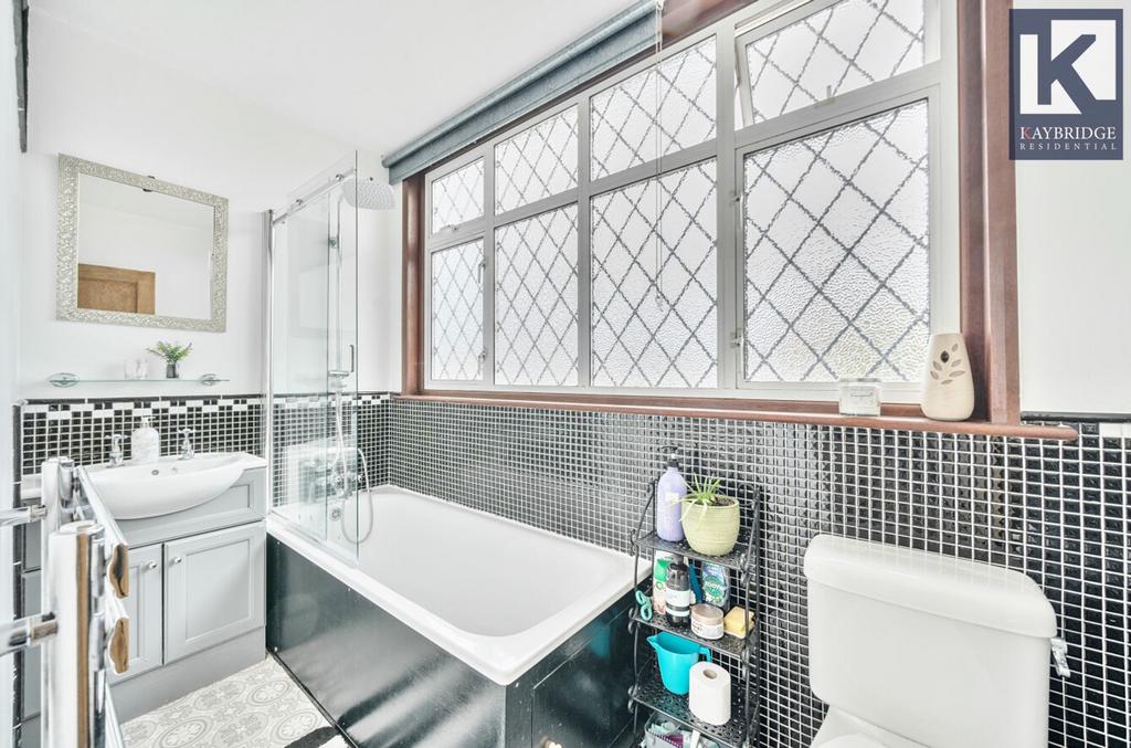 Seaforth Gardens, Epsom - KT19 0 LP