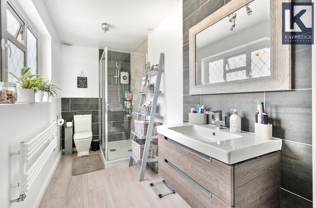 Seaforth Gardens, Epsom - KT19 0 LP