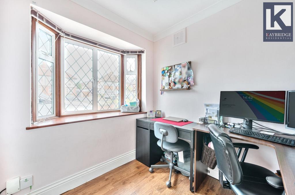 Seaforth Gardens, Epsom - KT19 0 LP