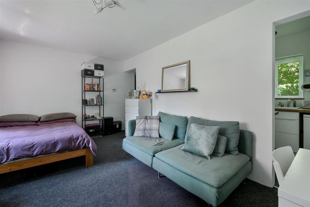 7 Staveley - Studio Room3.jpeg