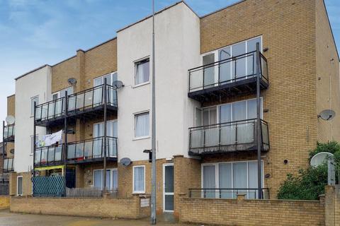 1 bedroom flat to rent, Newham Way, London