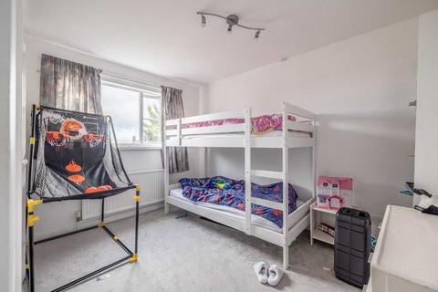 13 Burton Way, Windsor, SL4 4NJ