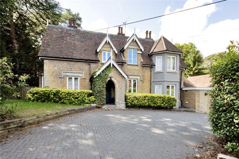 5 bedroom detached house to rent, Huntsman Lane, Wrotham Heath, Sevenoaks, Kent, TN15