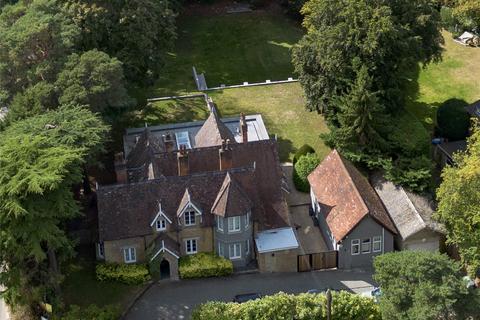 5 bedroom detached house to rent, Huntsman Lane, Wrotham Heath, Sevenoaks, Kent, TN15