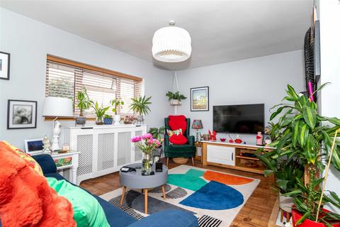 2 bedroom flat for sale, Bramble Close, Worthing