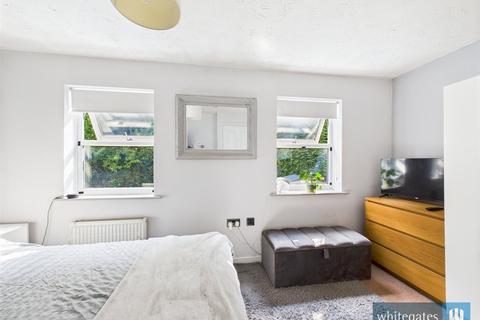 26 Dewberry Close, Bradford, BD7 4EU