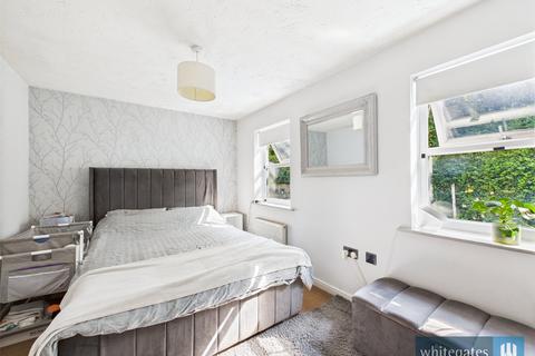 26 Dewberry Close, Bradford, BD7 4EU