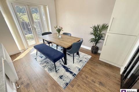 3 bedroom semi-detached house for sale, Avebury Avenue, Leicester, LE4