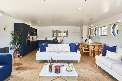 2 bedroom houseboat to rent, Cheyne Walk, Chelsea, SW10