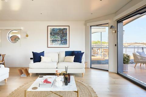 2 bedroom houseboat to rent, Cheyne Walk, Chelsea, SW10