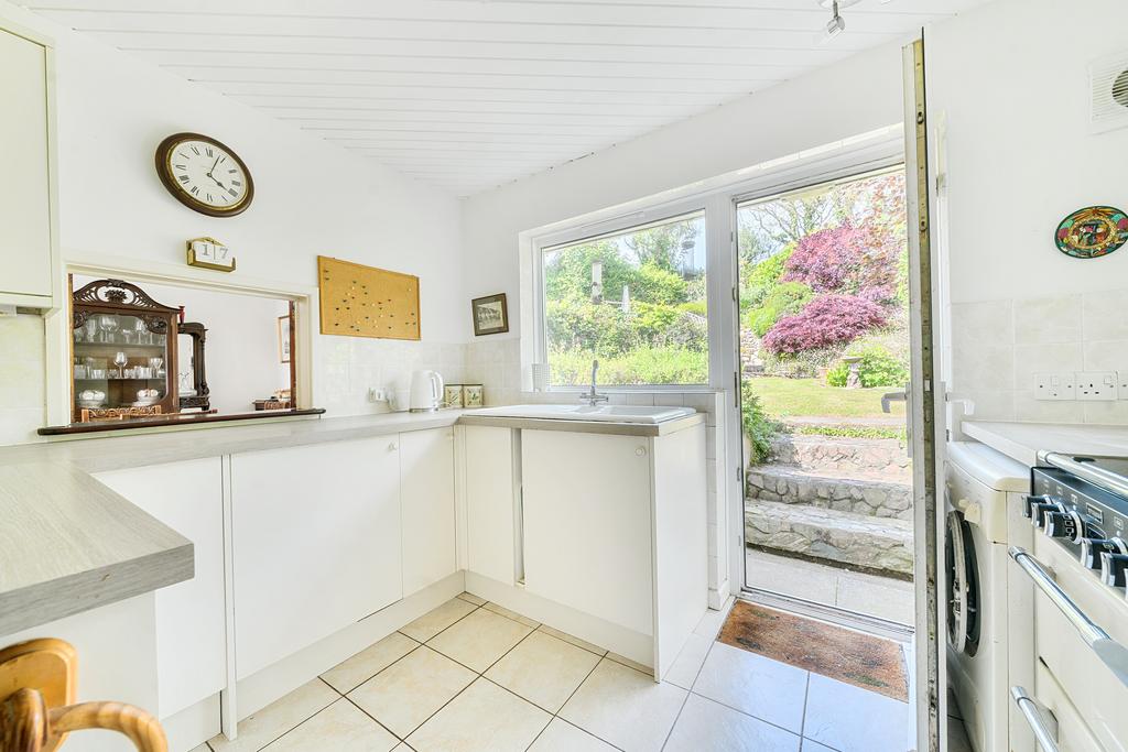 1303609-15-6849c8bf75195-ARW-1