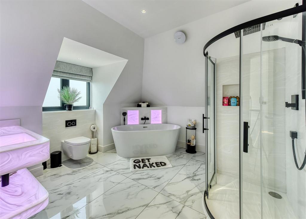 Meadow View, Mile Flat-Bathroom (2).jpg