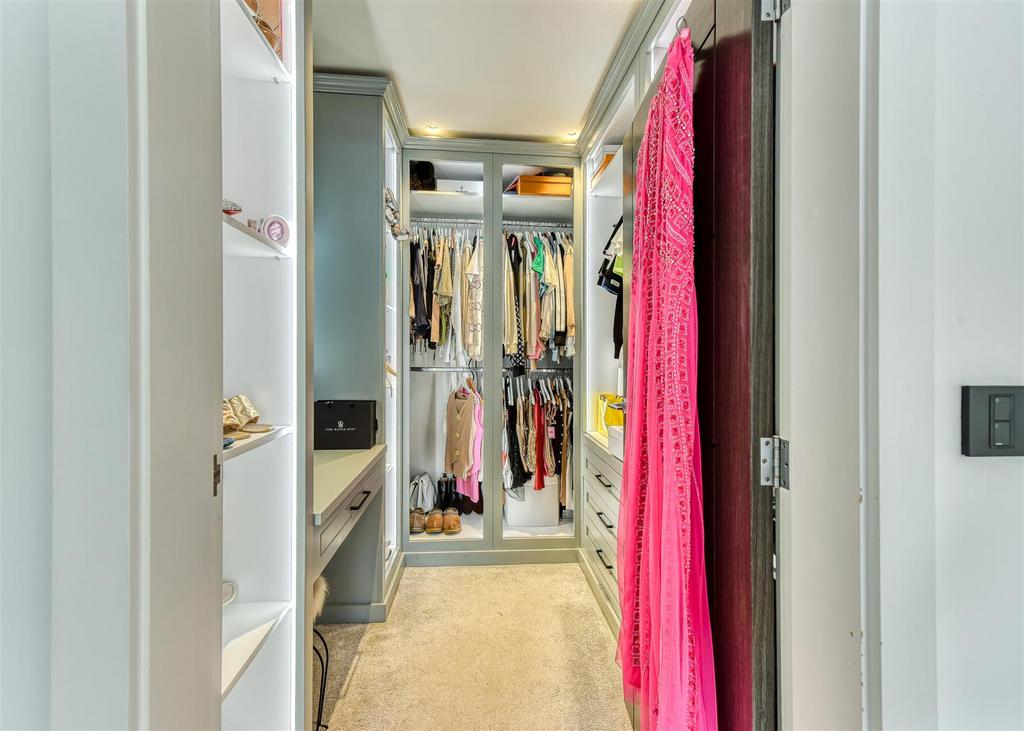 Meadow View, Mile Flat-Dressing Room.jpg