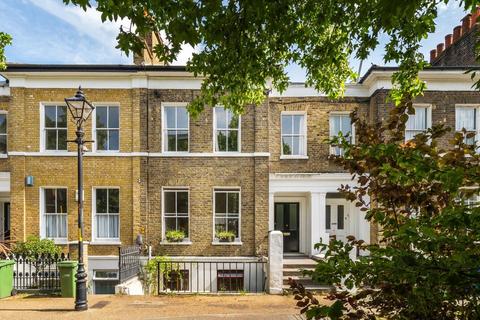 52b Sutherland Square, London, SE17 3EL