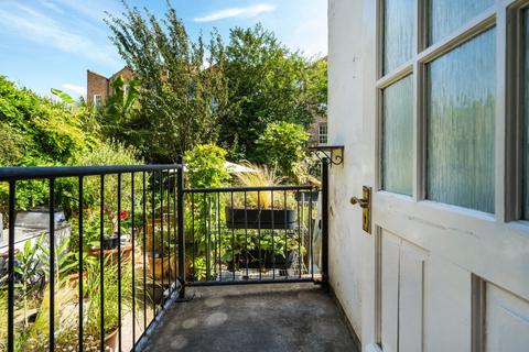 52b Sutherland Square, London, SE17 3EL