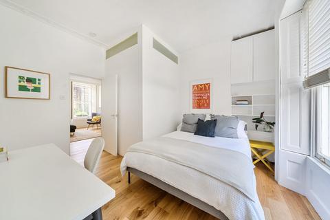 52b Sutherland Square, London, SE17 3EL