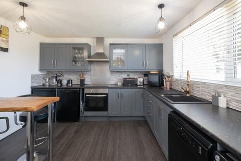 10 Prescott Close, Guston, Dover, CT15 5NB