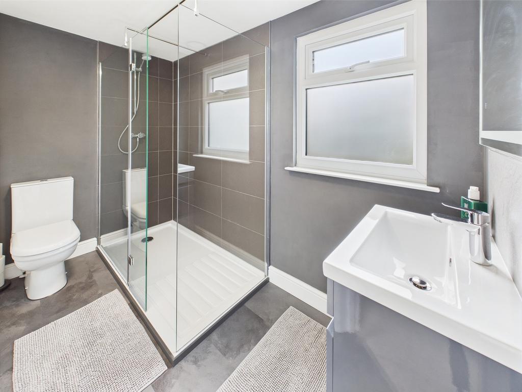 En Suite Shower Room to Bedroom 1