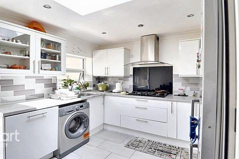 3 bedroom semi-detached house for sale, Long Close, Luton