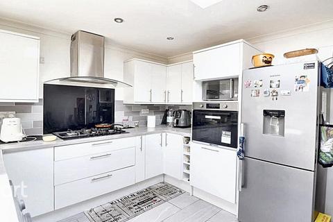 5 Long Close, Luton, LU2 9BJ
