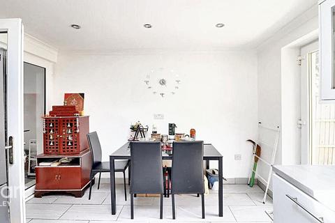 5 Long Close, Luton, LU2 9BJ