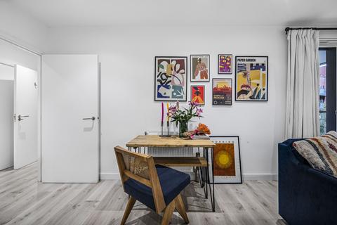 1 bedroom apartment for sale, Leonard Court, Meeting House Lane, London, SE15