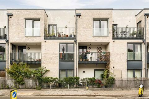 1 bedroom flat for sale, Milkwood Road, London SE24