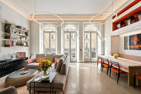 4 bedroom flat to rent, De Vere Gardens, Kensington, London, W8