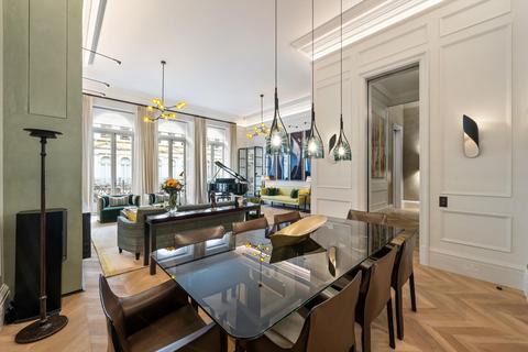 4 bedroom flat to rent, De Vere Gardens, Kensington, London, W8