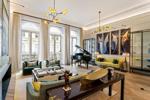 4 bedroom flat to rent, De Vere Gardens, Kensington, London, W8