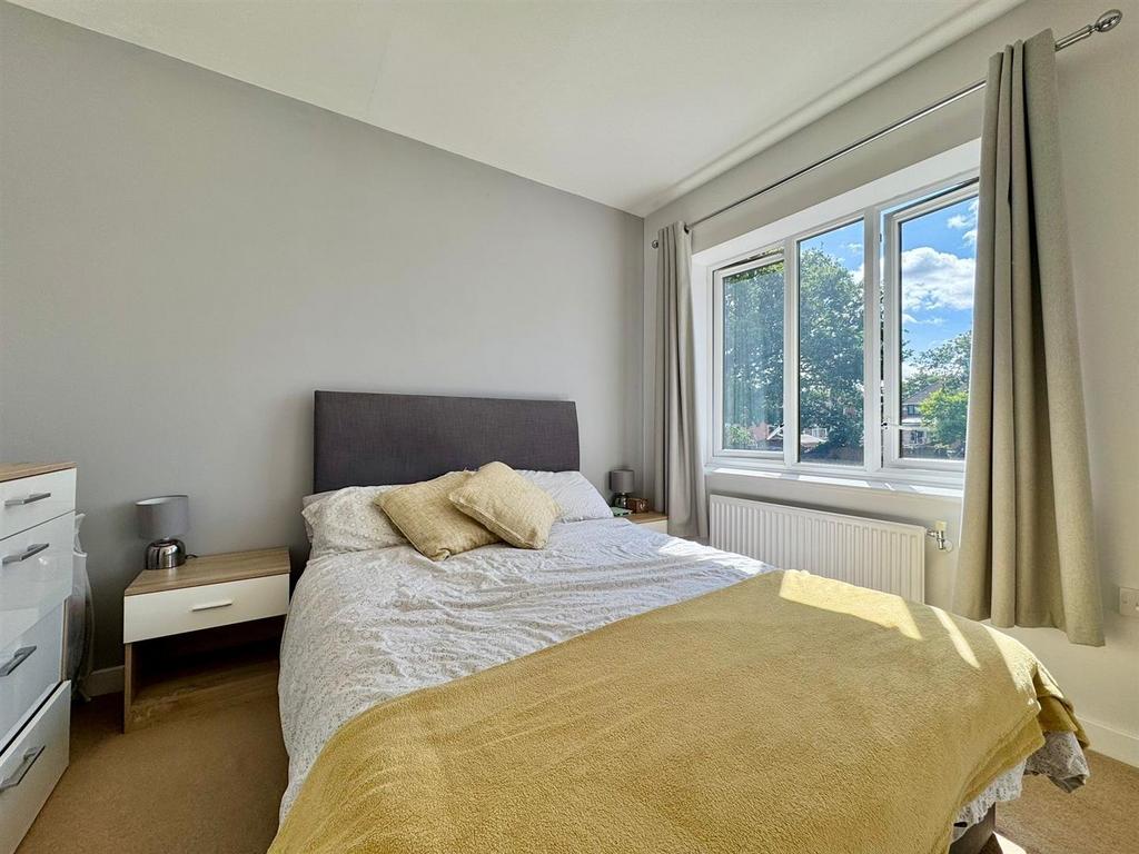 Bedroom 1 (3).jpg