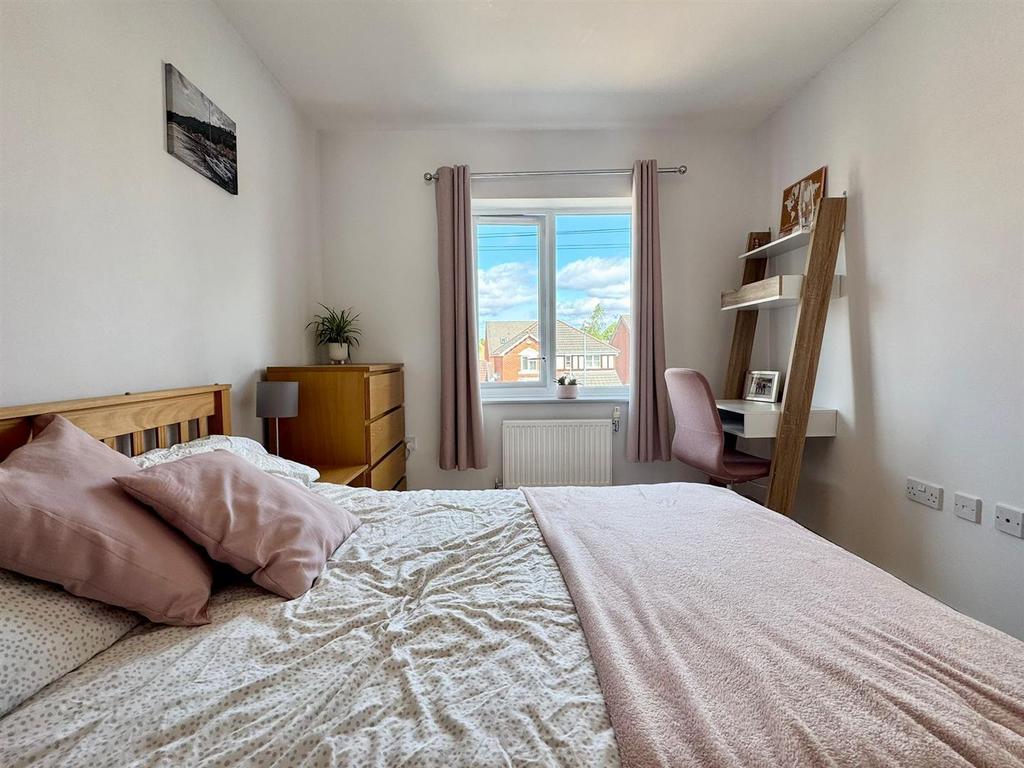 Bedroom 2 (3).jpg
