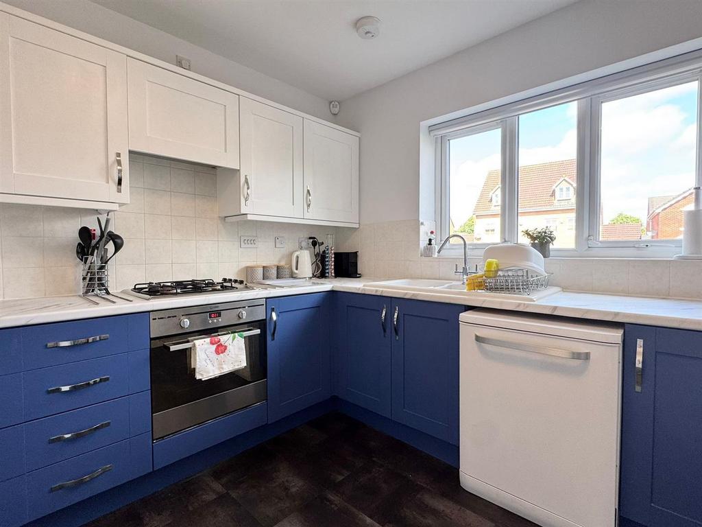 Kitchen (2).jpg