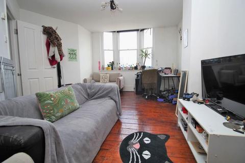2 bedroom maisonette to rent, Terminus Road, Brighton BN1