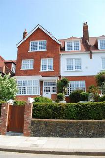 4 bedroom flat to rent, Garden Flat, 14 Bracknell Gardens, London