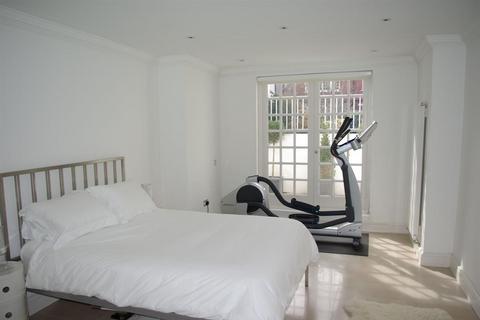 4 bedroom flat to rent, Garden Flat, 14 Bracknell Gardens, London