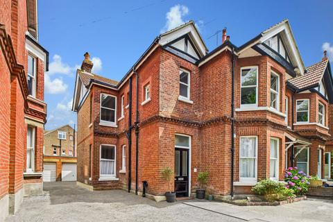 8 Warwick Gardens, Worthing, BN11 1PE