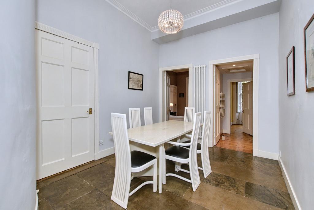 Apartment in Edinburgh - More