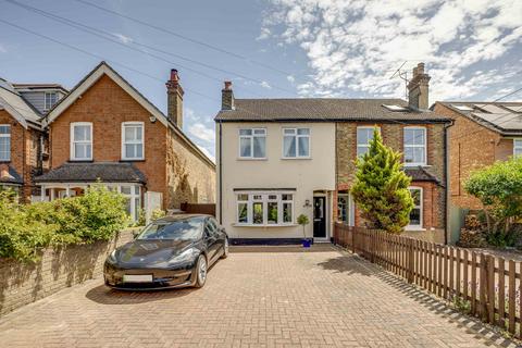 64 Furlong Road, Bourne End, SL8 5AH