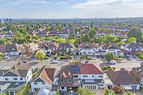4 bedroom semi-detached house for sale, Pettits Lane, Romford, RM1