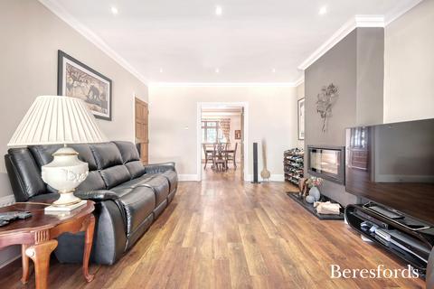 114 Pettits Lane, Romford, RM1 4EJ