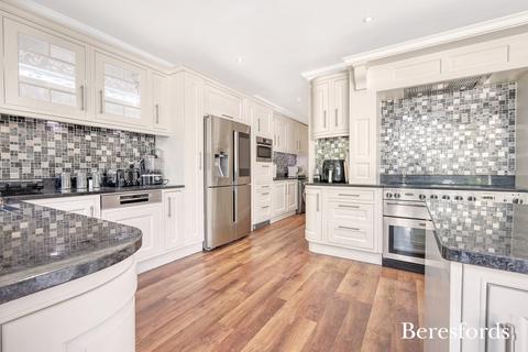 114 Pettits Lane, Romford, RM1 4EJ