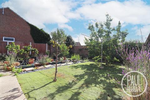 2 bedroom detached bungalow for sale, Blackbird Close, Bradwell, NR33