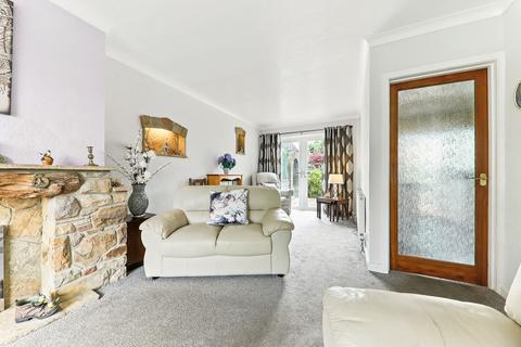 3 bedroom semi-detached house for sale, Victoria Close, Leeds, LS19