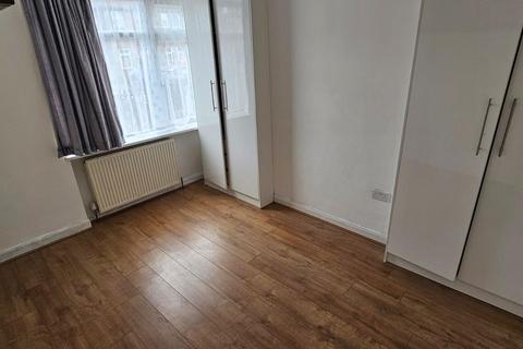 77 Botwell Crescent, Hayes, UB3 2BE