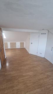 3 bedroom flat to rent, Mayfield Avenue, Ealing, London