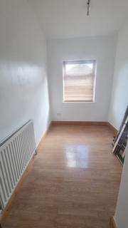 3 bedroom flat to rent, Mayfield Avenue, Ealing, London