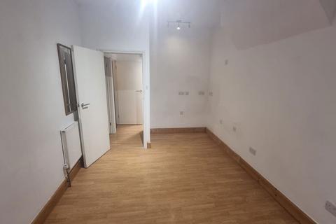 3 bedroom flat to rent, Mayfield Avenue, Ealing, London