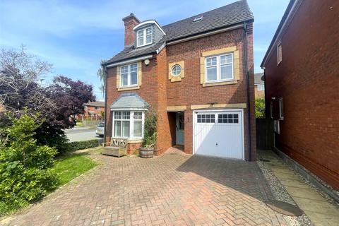 1 Bowline Close, Malkins Bank, Sandbach, CW11 4AQ