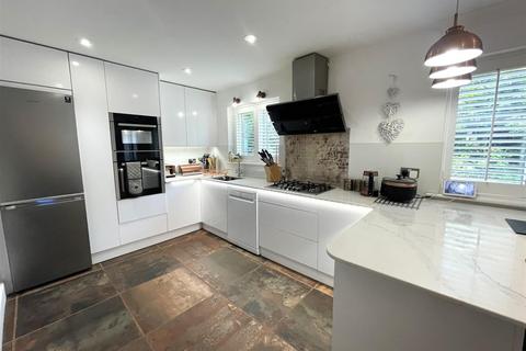 1 Bowline Close, Malkins Bank, Sandbach, CW11 4AQ